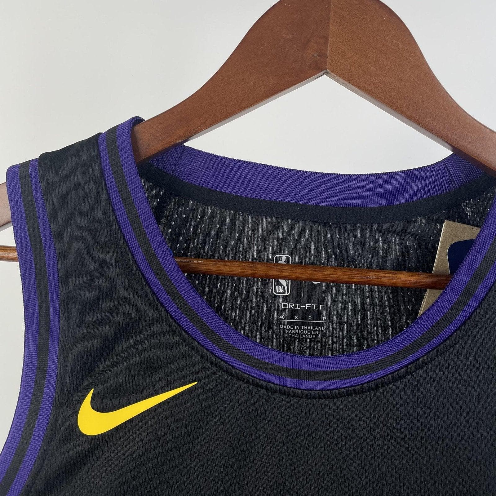 Kobe Bryant nº 24 City Edition do Lakers na temporada 24